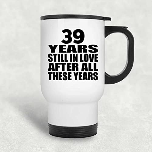 Designsify 39th Anniversary 39 anos ainda apaixonado após esses anos, caneca de viagem branca de 14 onças de aço inoxidável, copo isolado,