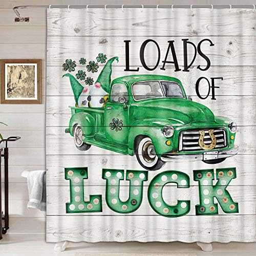 Curta de chuveiro feliz do dia de S.Patrick, caminhão verde rústico de fazenda puxe gnome em cortina de chuveiro de madeira